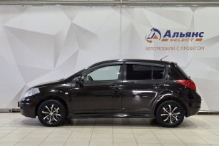 NISSAN TIIDA