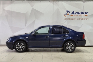 VOLKSWAGEN BORA