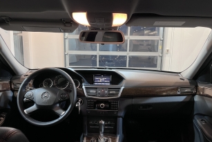 MERCEDES-BENZ E