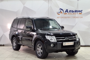 MITSUBISHI PAJERO