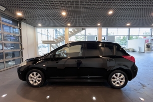 NISSAN TIIDA