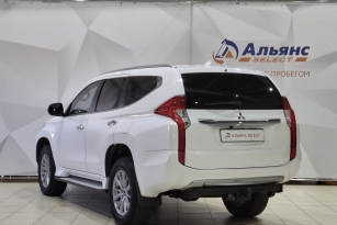 MITSUBISHI PAJERO