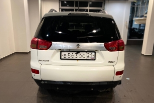 PEUGEOT 4007