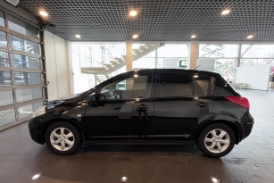 NISSAN TIIDA