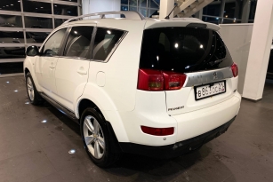 PEUGEOT 4007