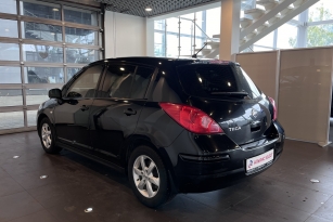 NISSAN TIIDA
