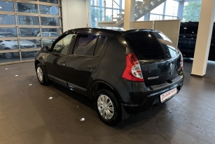 RENAULT SANDERO