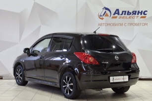 NISSAN TIIDA