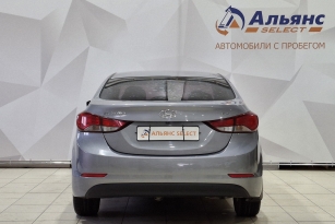 HYUNDAI ELANTRA