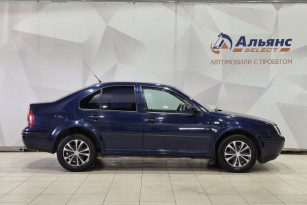VOLKSWAGEN BORA