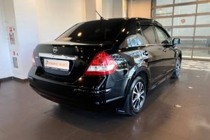 NISSAN TIIDA