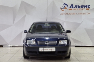 VOLKSWAGEN BORA