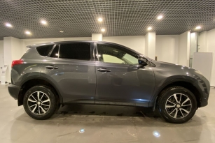 TOYOTA RAV 4