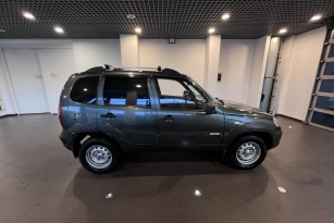 CHEVROLET NIVA