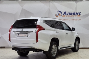 MITSUBISHI PAJERO