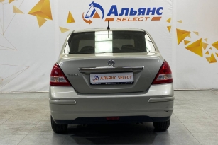 NISSAN TIIDA