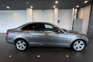 MERCEDES-BENZ B