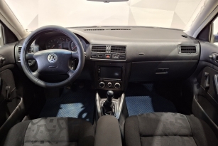 VOLKSWAGEN BORA