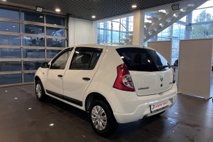 RENAULT SANDERO