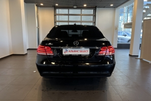 MERCEDES-BENZ E200