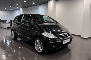 MERCEDES-BENZ A200