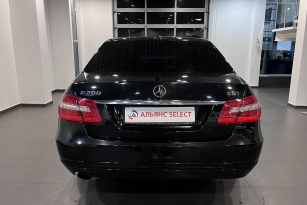 MERCEDES-BENZ E