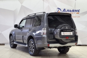 MITSUBISHI PAJERO