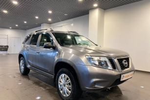 NISSAN TERRANO