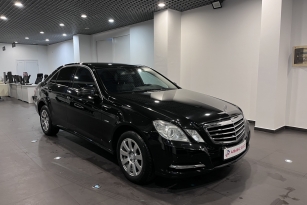 MERCEDES-BENZ E