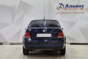 VOLKSWAGEN BORA