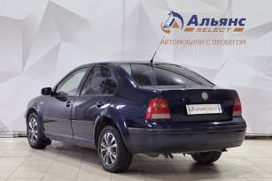 VOLKSWAGEN BORA
