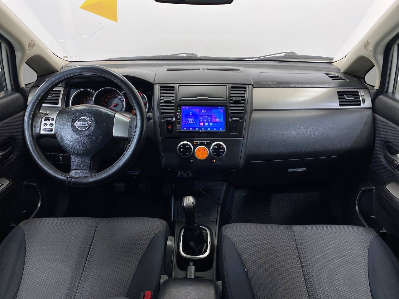 NISSAN TIIDA