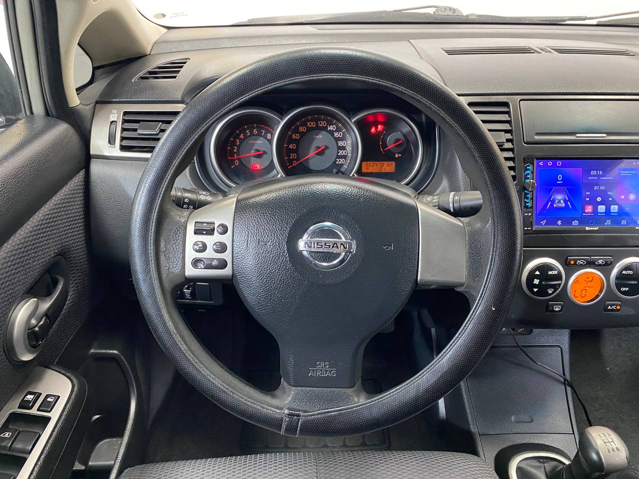NISSAN TIIDA