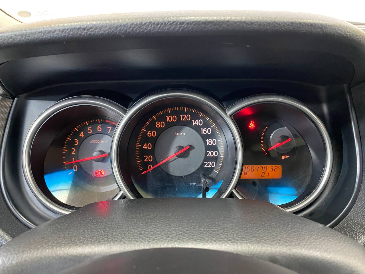 NISSAN TIIDA