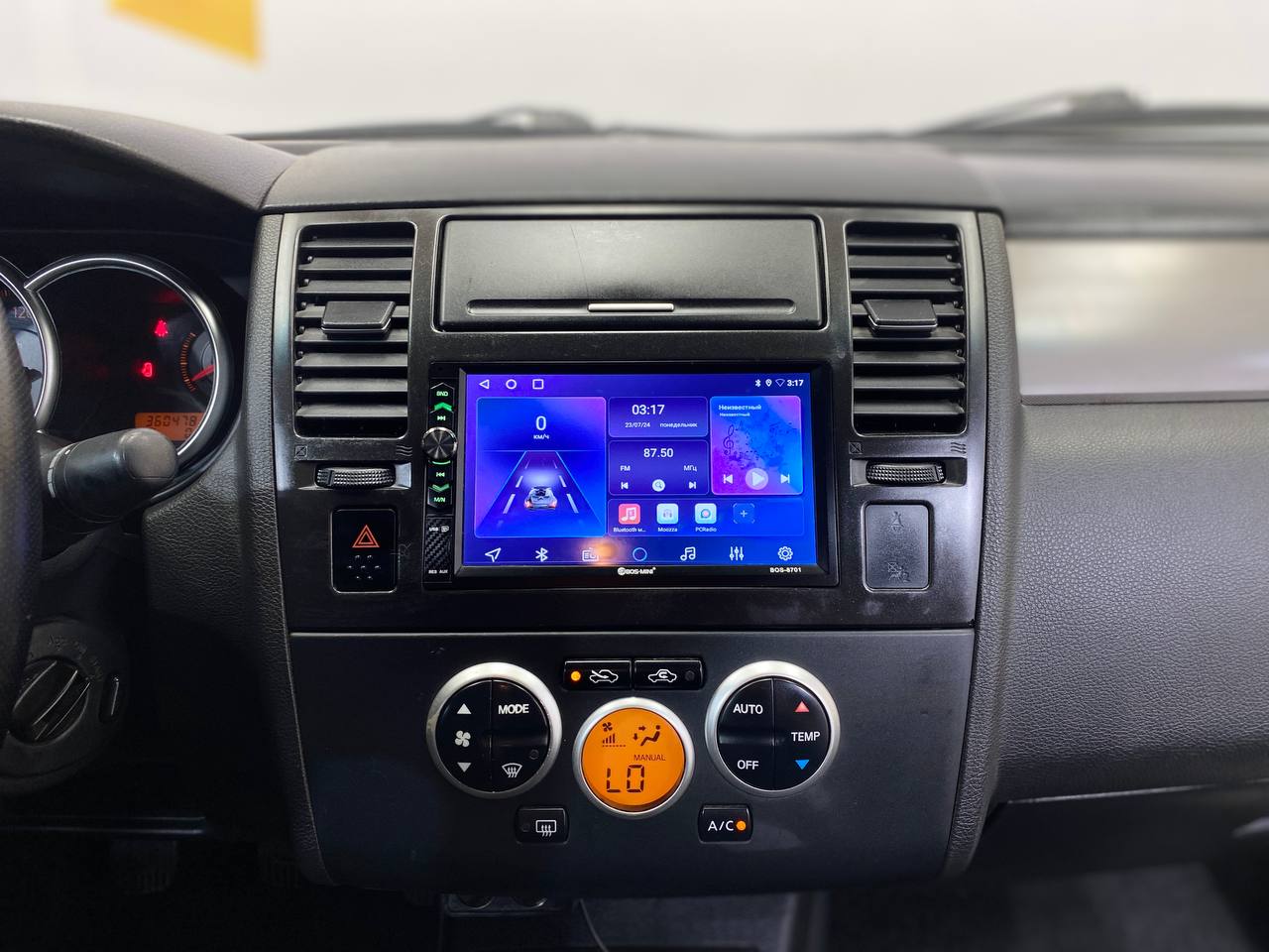 NISSAN TIIDA