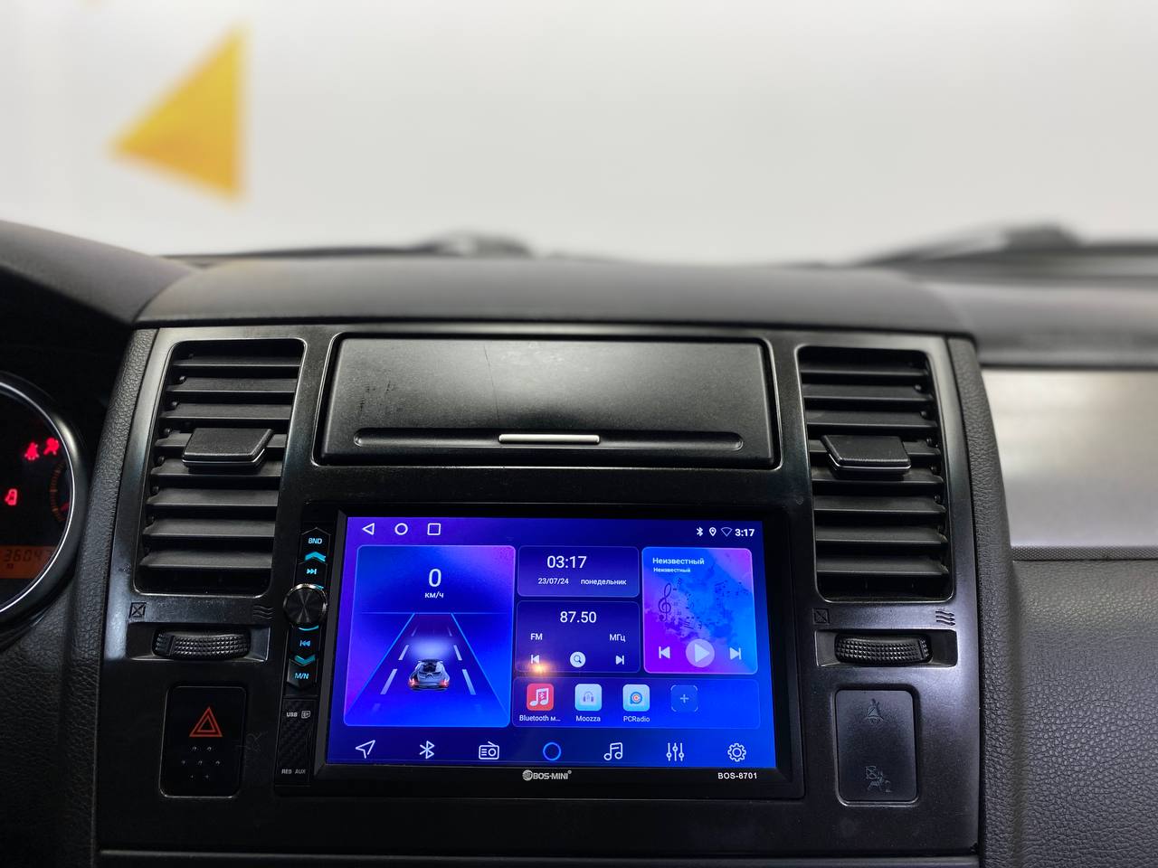NISSAN TIIDA