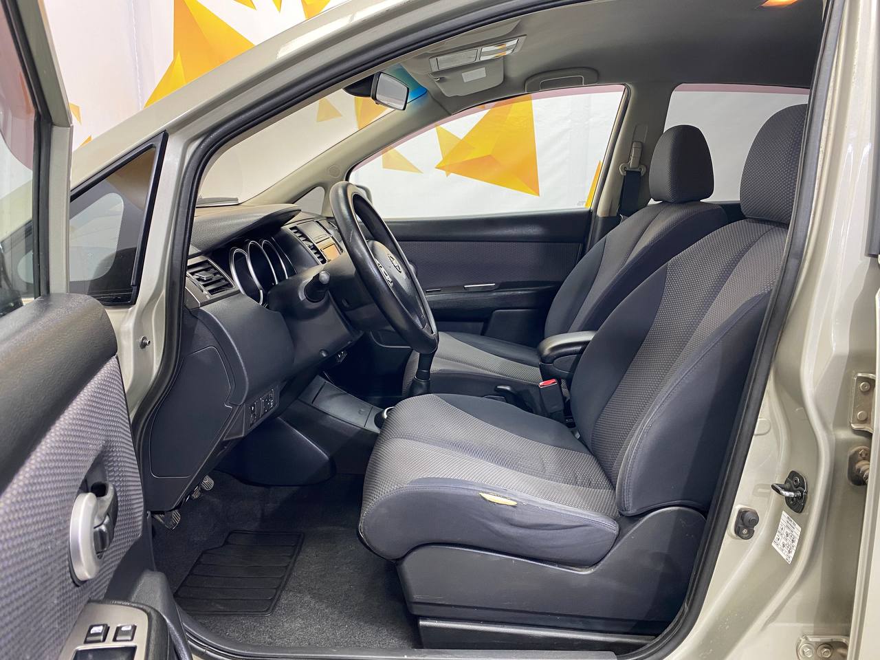 NISSAN TIIDA