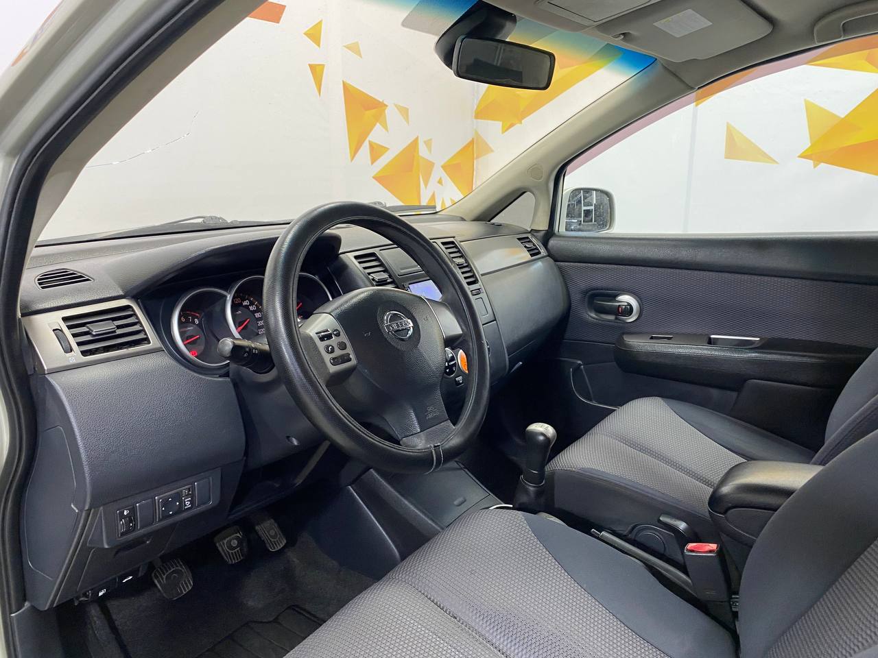 NISSAN TIIDA