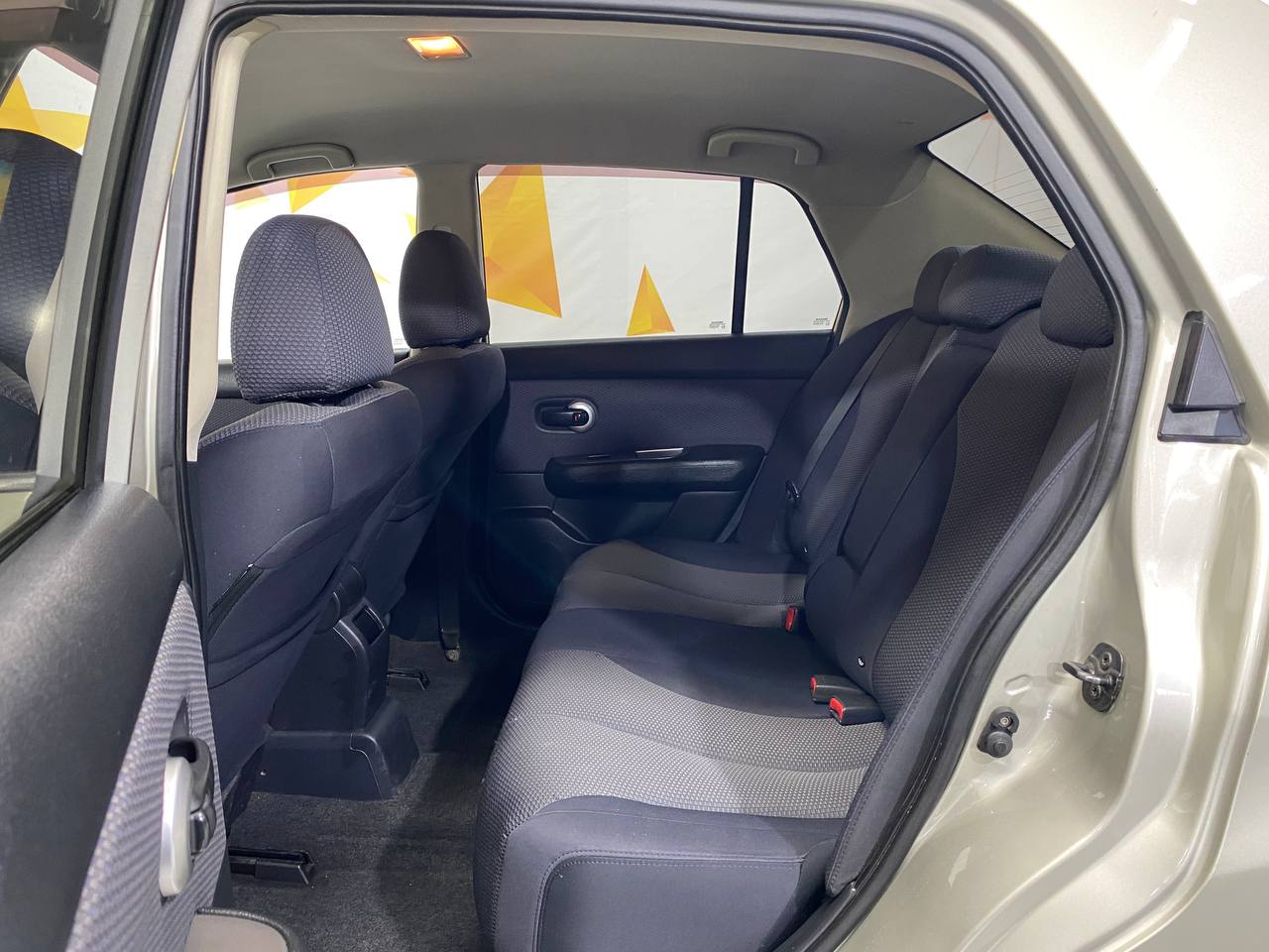 NISSAN TIIDA