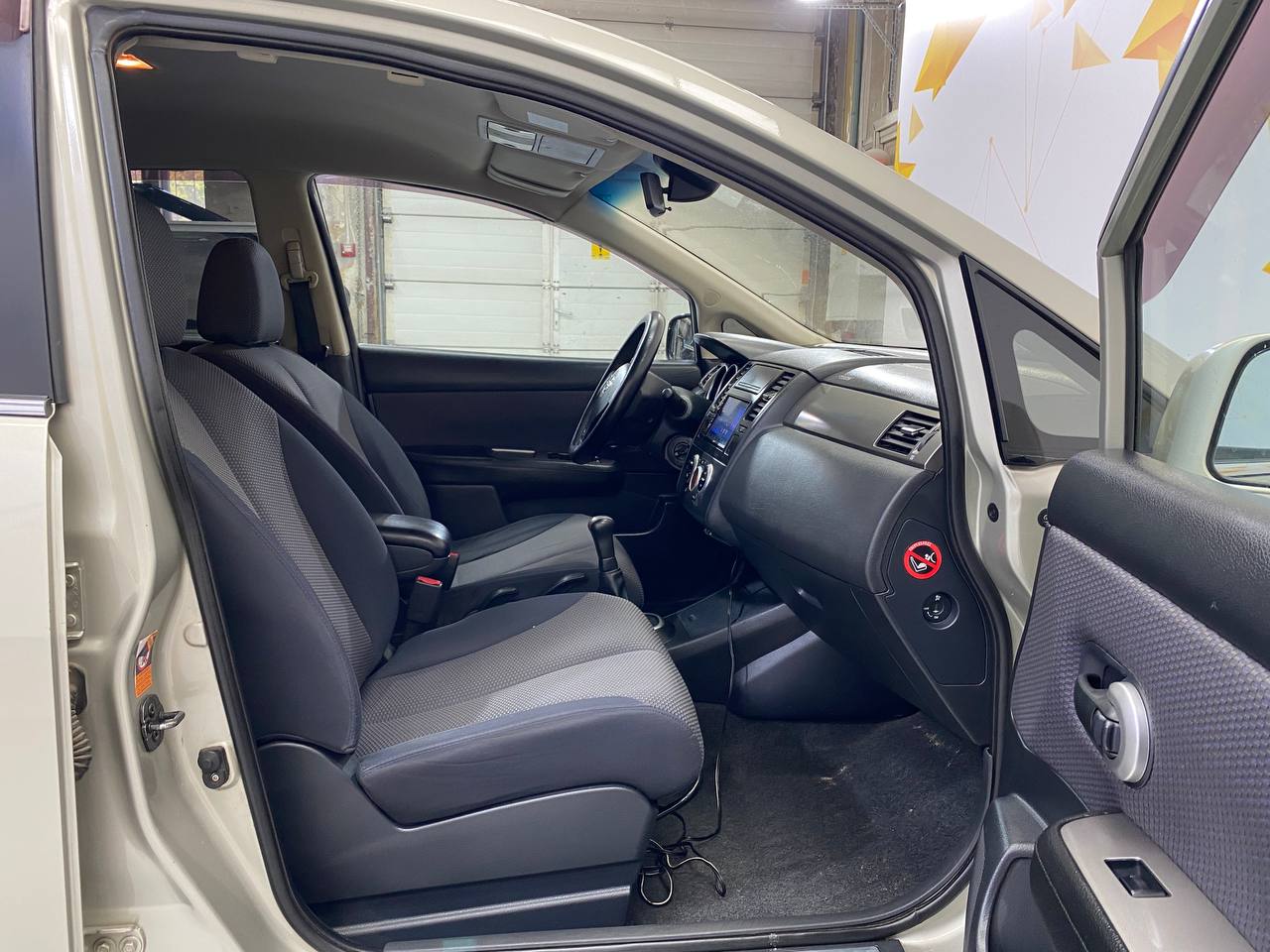 NISSAN TIIDA