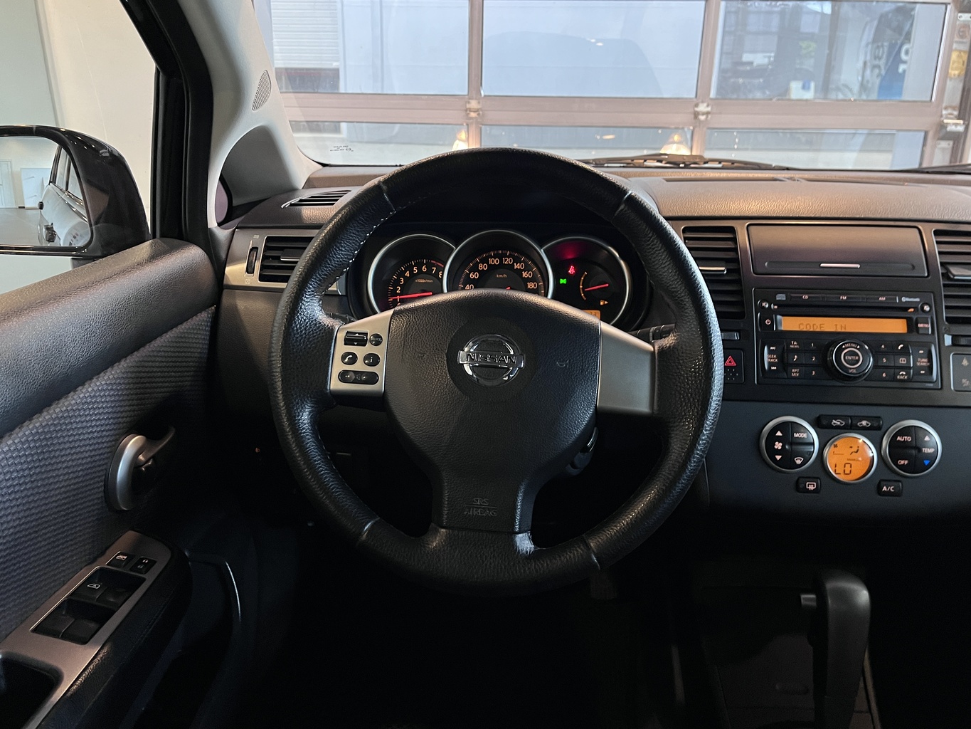 NISSAN TIIDA