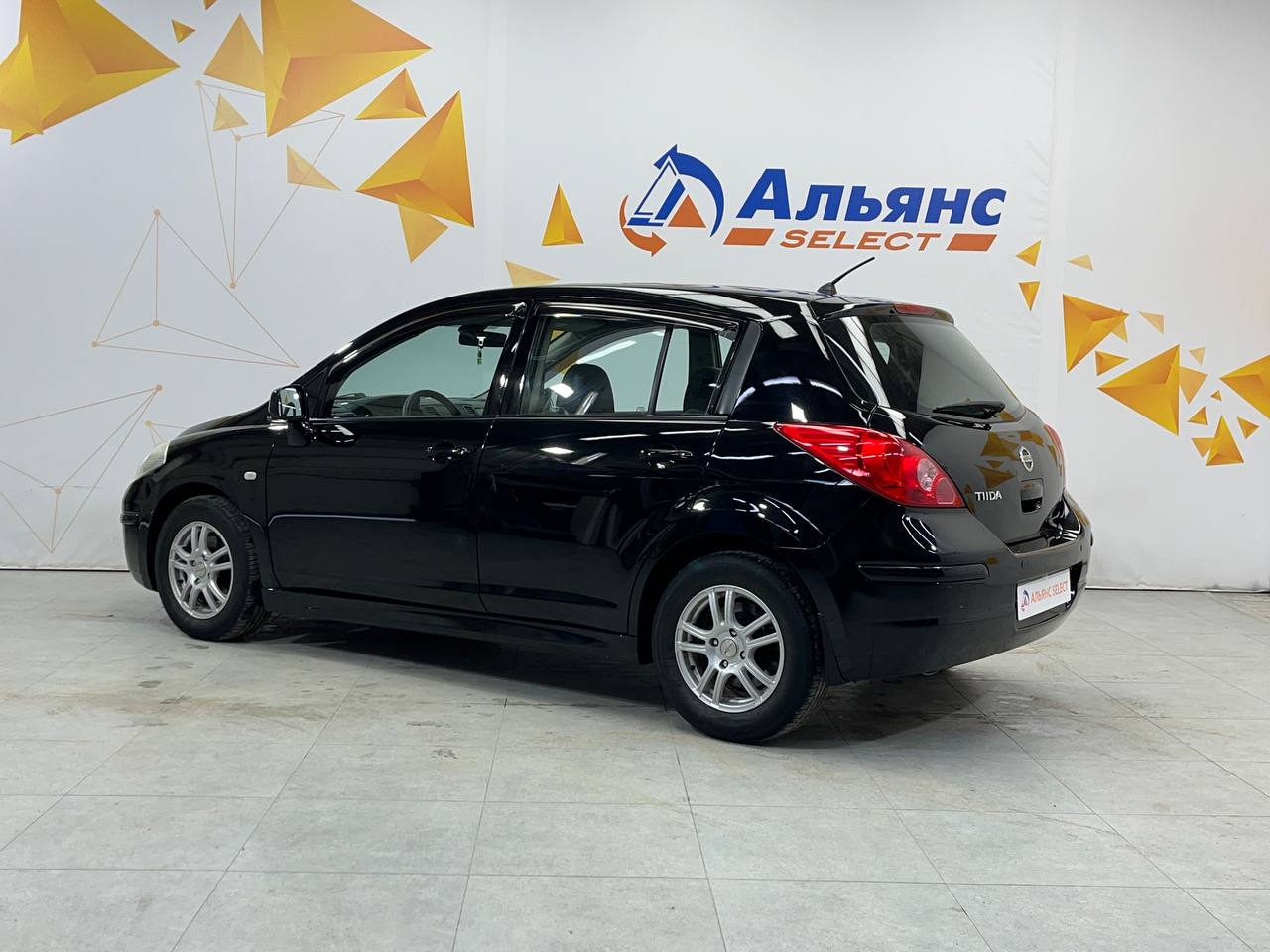 NISSAN TIIDA