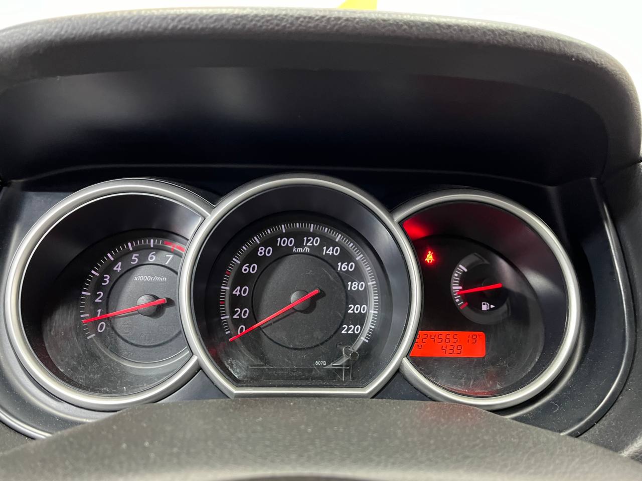 NISSAN TIIDA