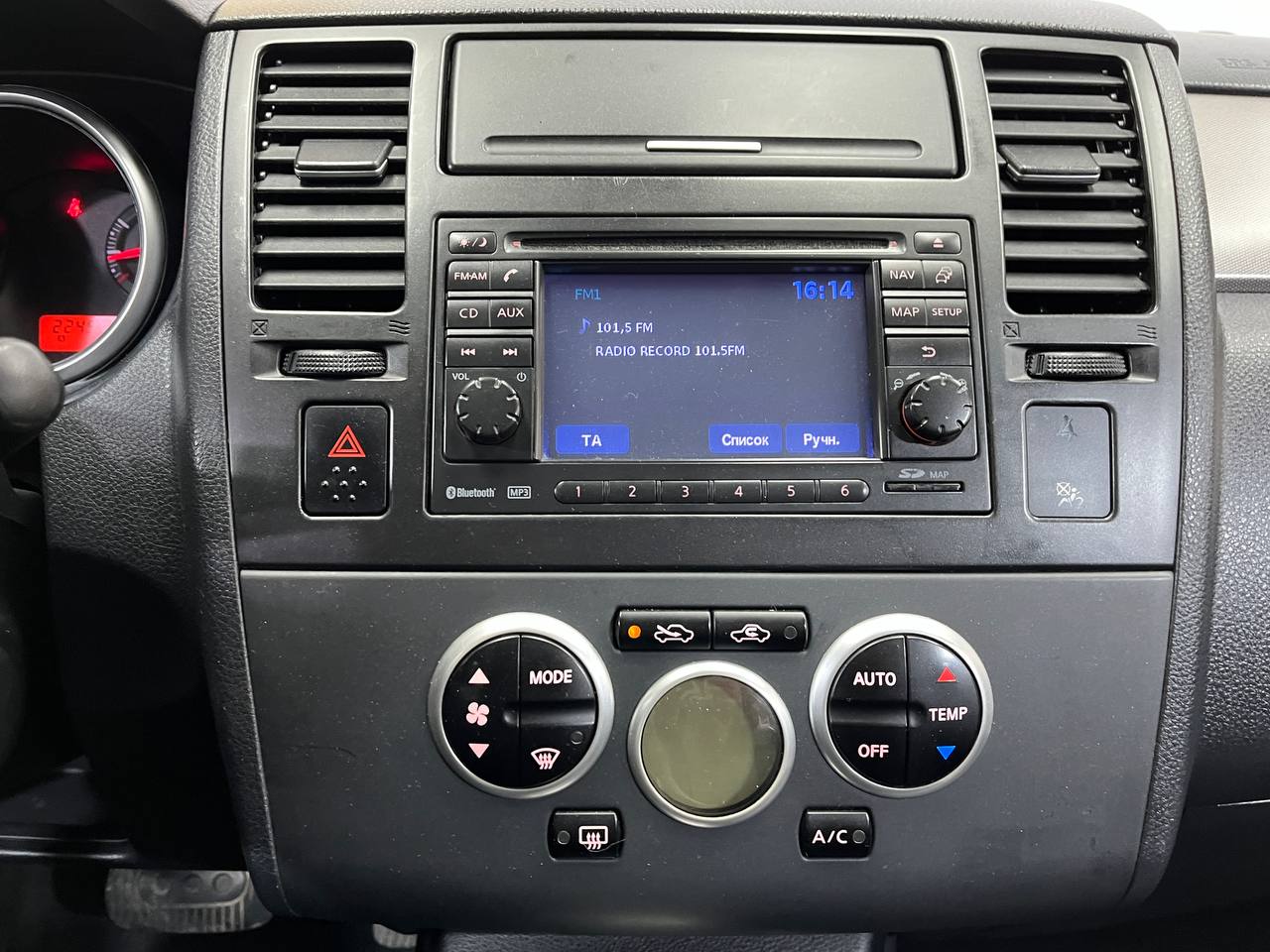 NISSAN TIIDA