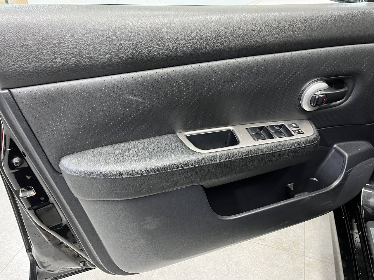 NISSAN TIIDA