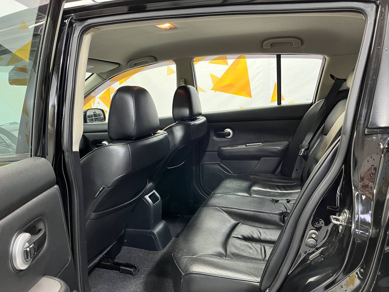 NISSAN TIIDA