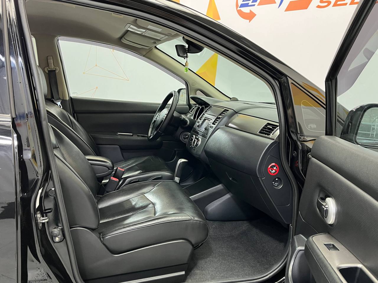 NISSAN TIIDA