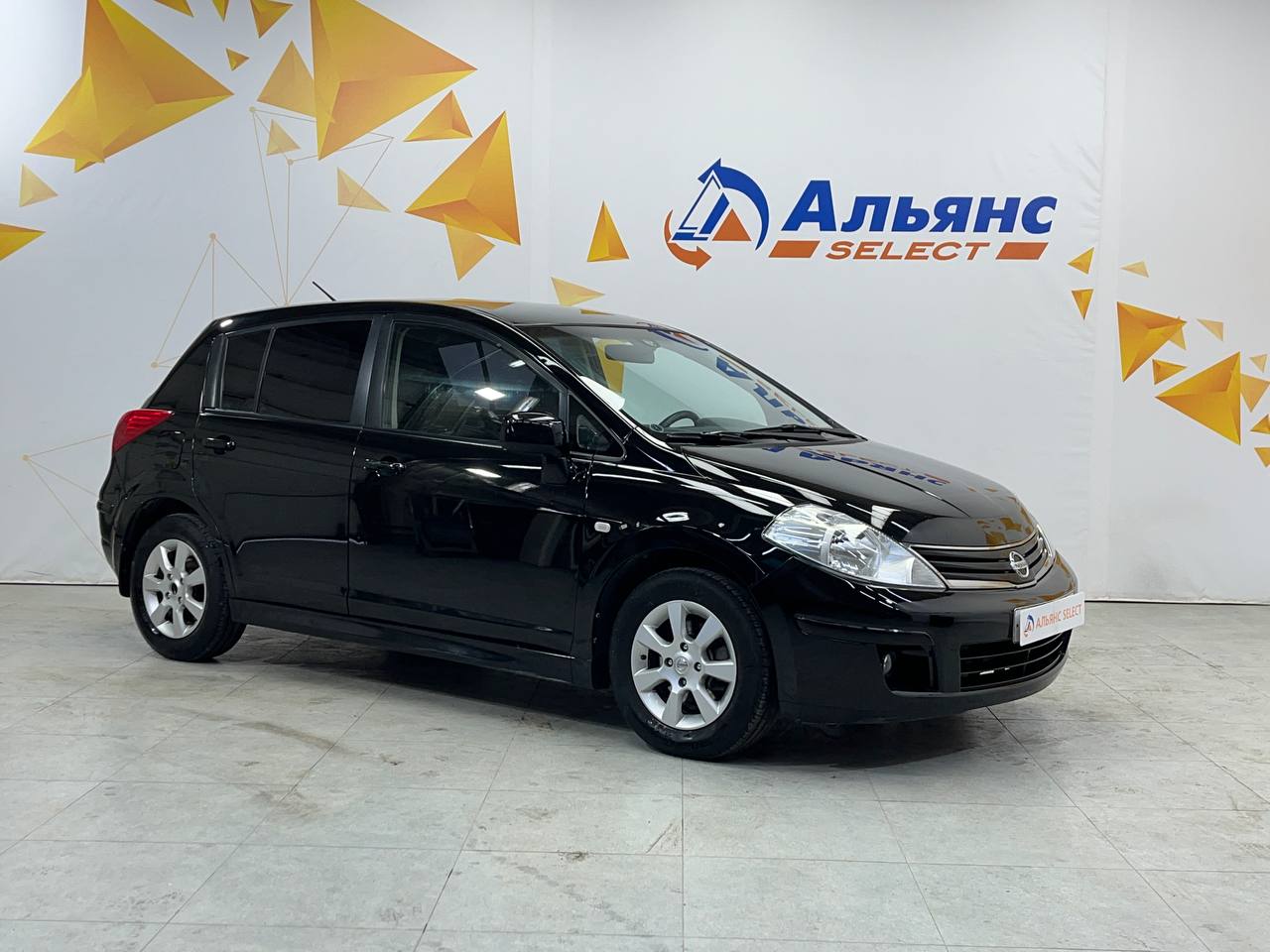 NISSAN TIIDA