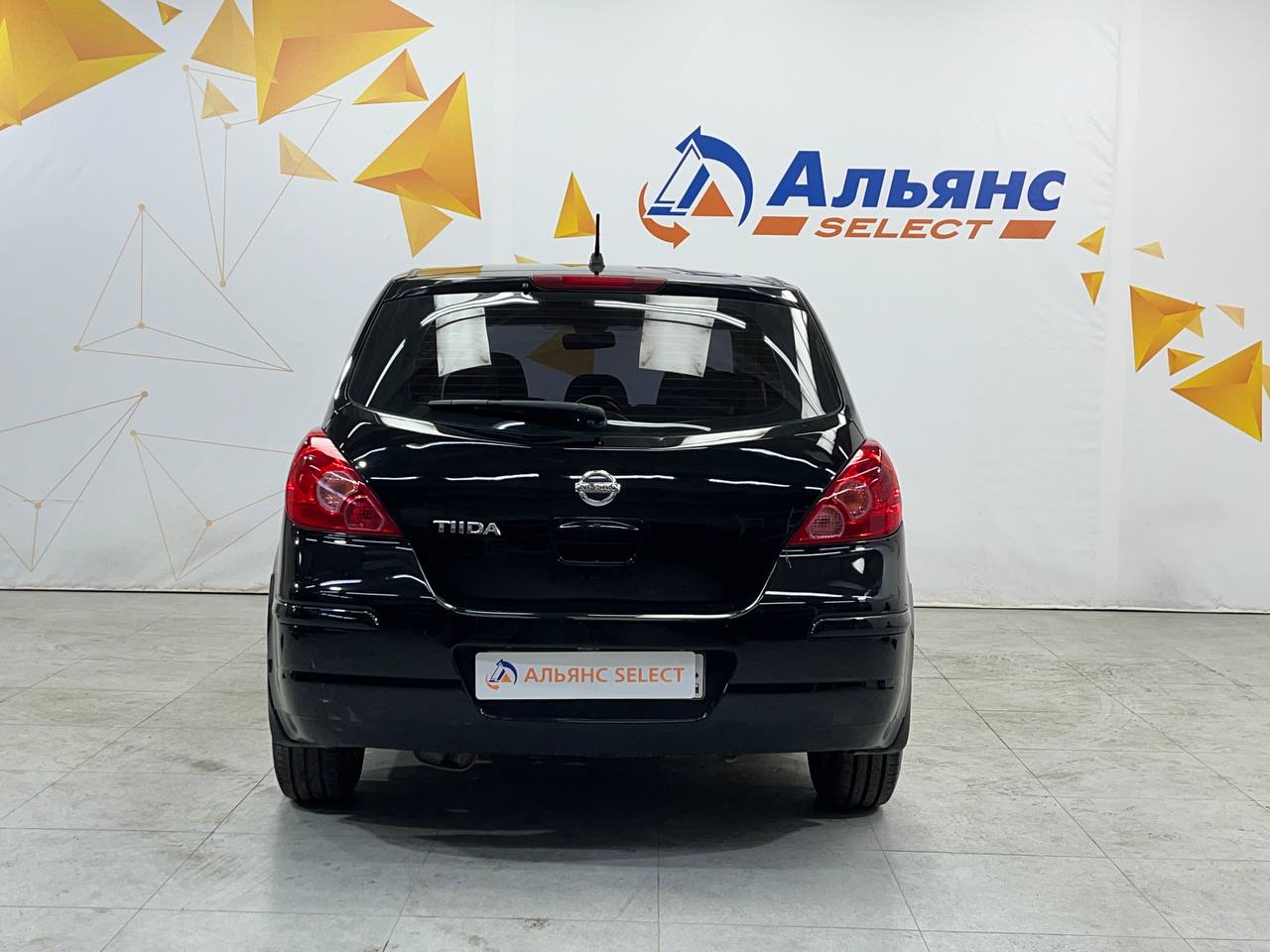 NISSAN TIIDA