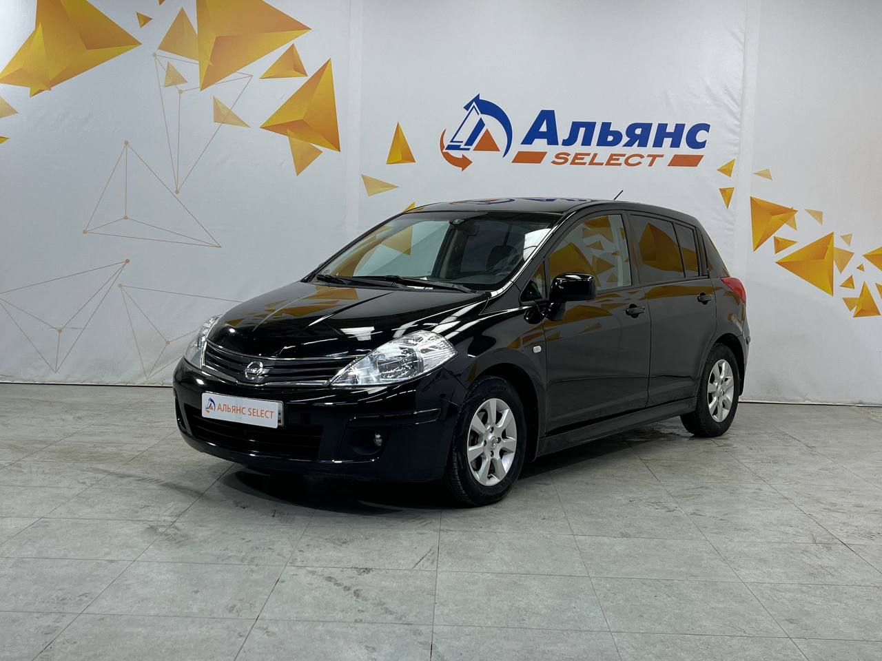 NISSAN TIIDA